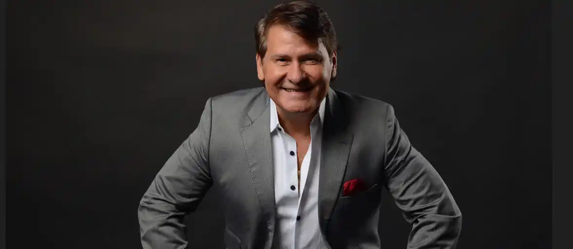 Roberto Antonio evoluciona con su merengue