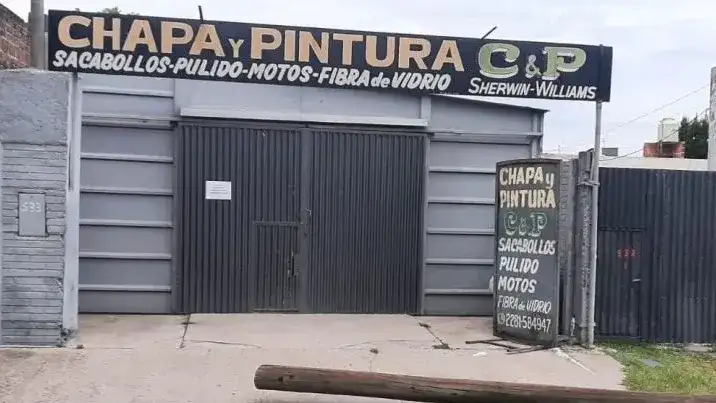 El hecho ocurrió en las afueras de un taller de chapa y pintura que está ubicado sobre la calle La Madrid de esa ciudad.