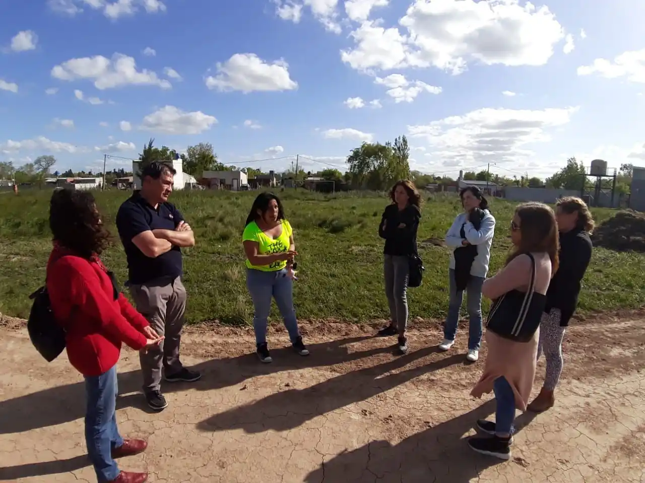 Candidata de Juntos por Chascomús: Laura Moujan recorrió el barrio San Cayetano junto a vecinos