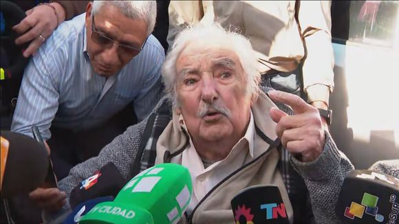 Dieron de alta a Mujica tras la colocación de un stent