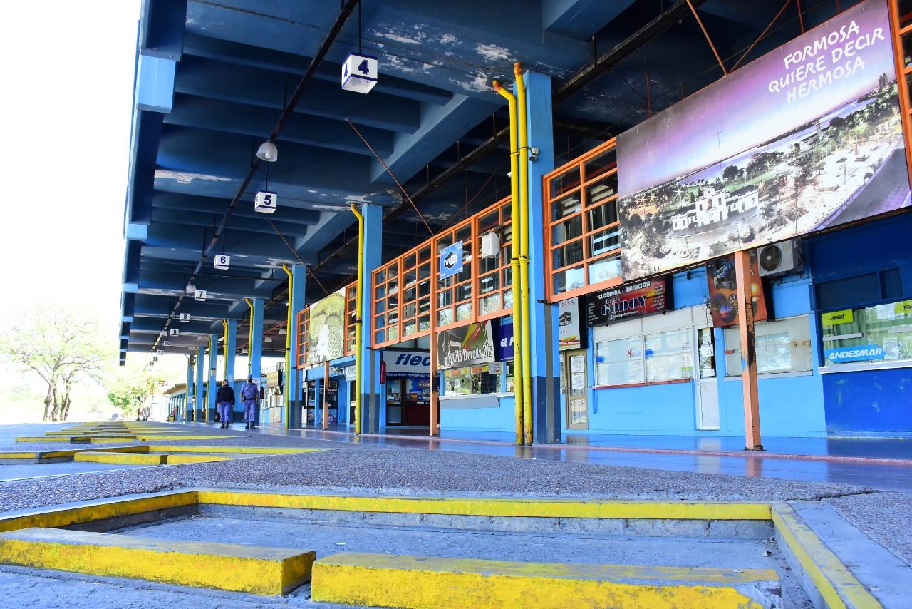Reducción de servicios y escases de pasajeros, el panorama en la Terminal de Ómnibus