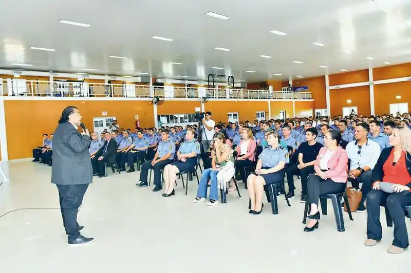 Capacitan a personal policial en 
género, diversidad e inclusión
