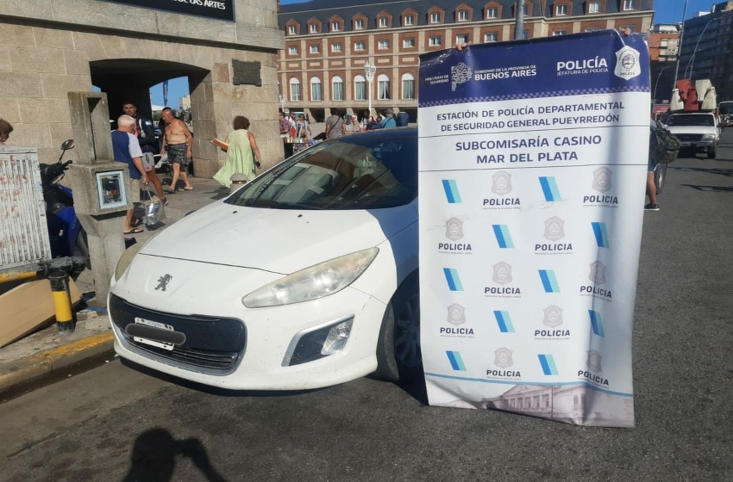 Roban auto de una cochera y luego se llevaron mercadería de un comercio