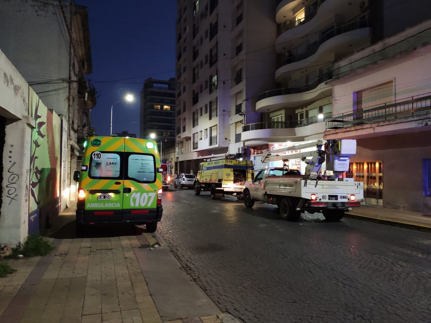 Dos personas fueron hospitalizadas tras un incendio en Paz al 500