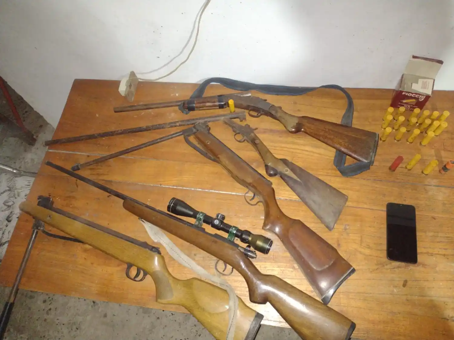 Allanamiento por amenazas en Los Charrúas: secuestran armas y detienen a un hombre