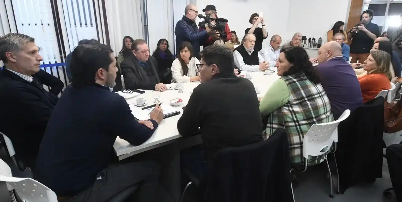 La reunión de la paritaria docente de este lunes por la tarde. Foto: Luis Cetraro