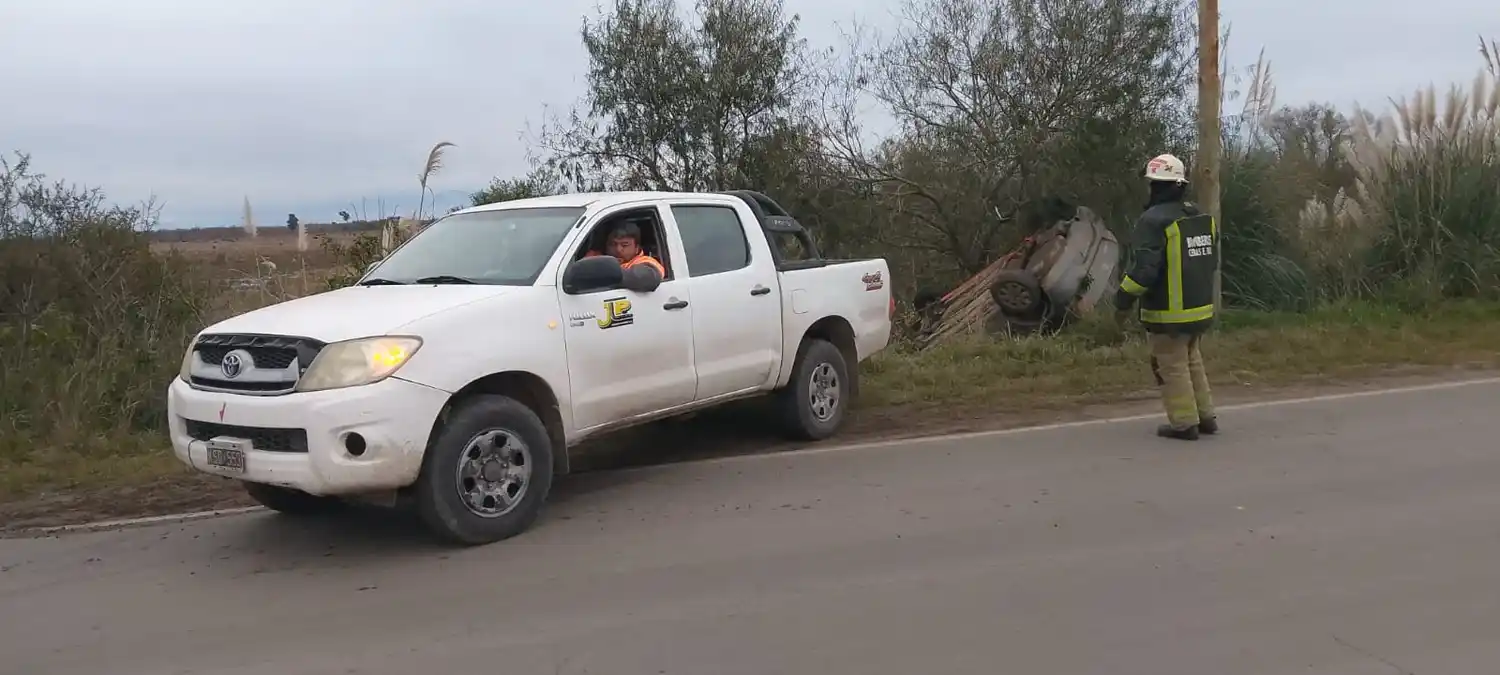 Ruta 12: un conductor perdió el control y terminó contra un árbol en Ceibas