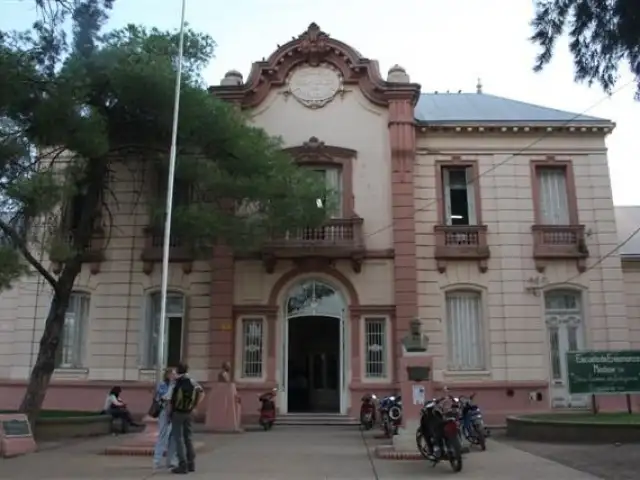 IES N° 7 fachada