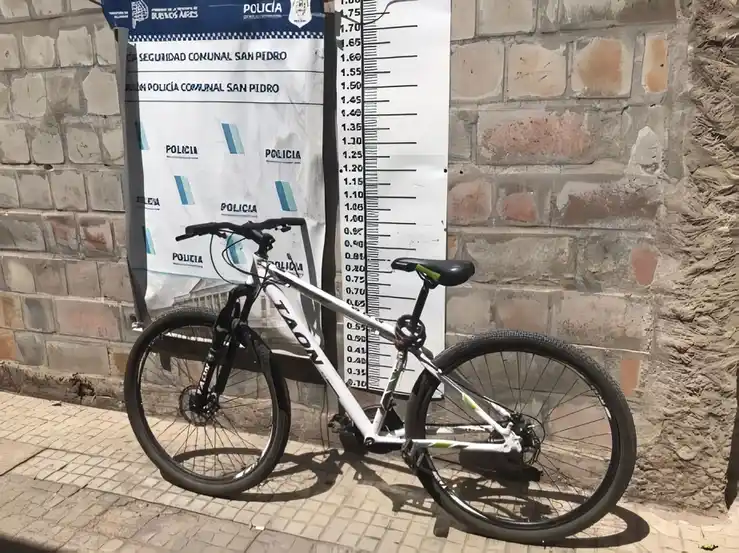 Encontraron una bicicleta abandonada y buscan a su propietario