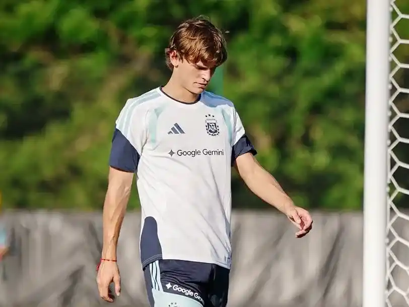 Nico Paz se entrenó con normalidad.