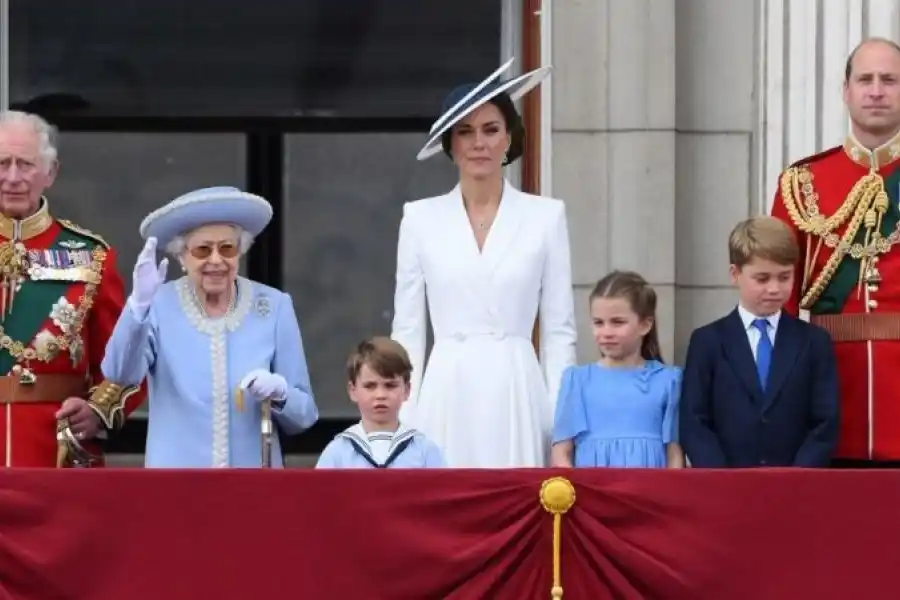 La realeza británica se prepara para la primera Navidad en familia tras la coronación de Carlos III