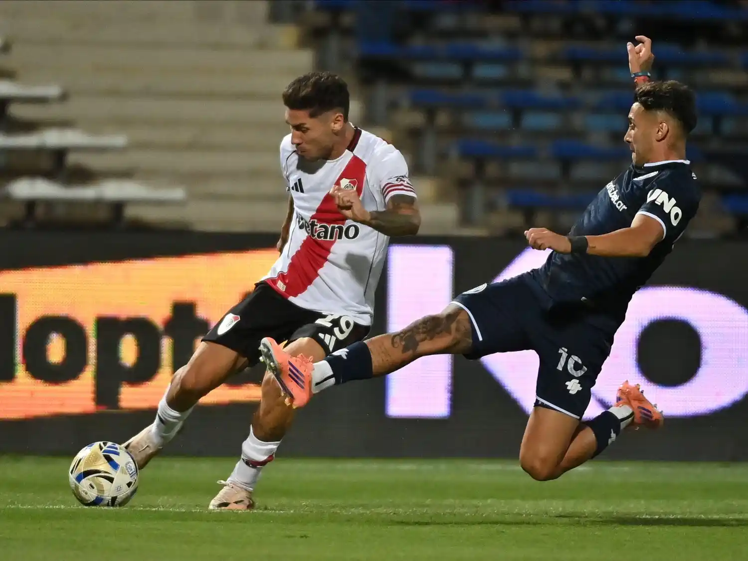 River alternó buenas y malas en el Malvinas Argentinas.
