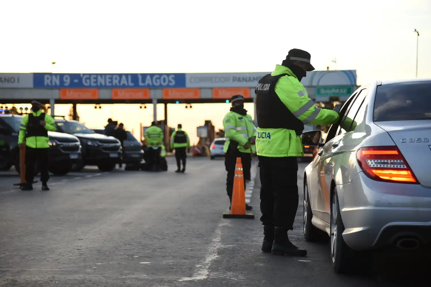La provincia controló 52.000 vehículos y rechazó el ingreso de 250 conductores a territorio santafesino