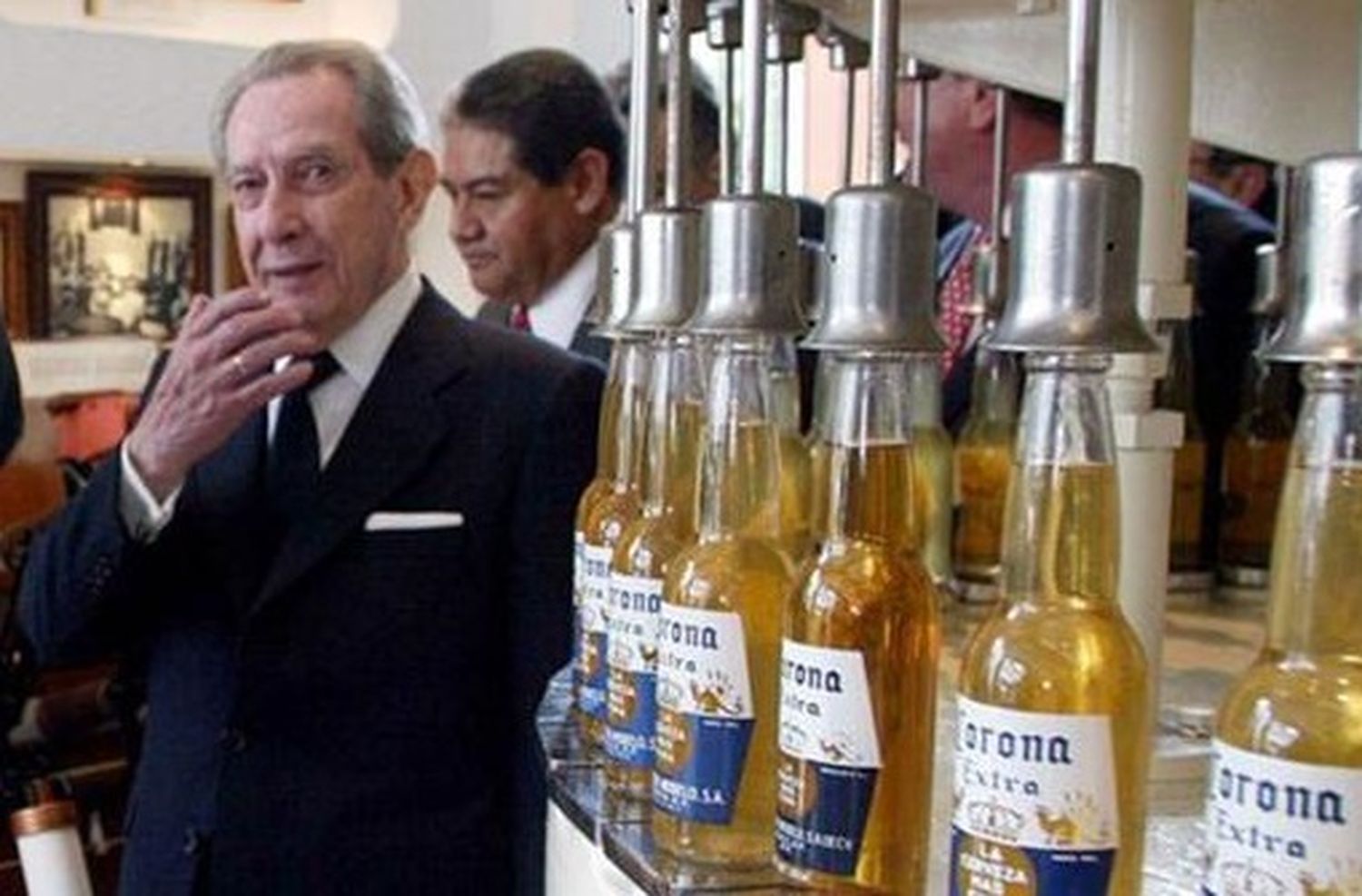 El fundador de Corona hizo millonarios a los habitantes de un pueblo 