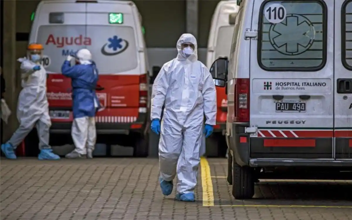 Apremiado por la suba de casos, el Gobierno analiza endurecer las restricciones