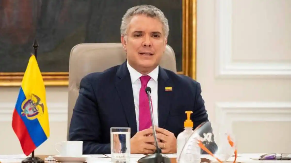 Iván Duque se niega a vacunar a migrantes venezolanos