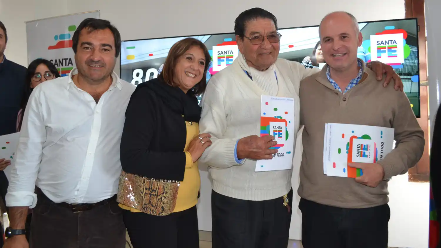 Familias de Santo Tomé recibieron sus escrituras