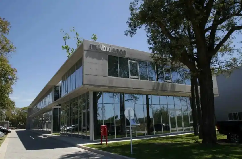 "Vamos a tener que aprender a convivir con el COVID-19"