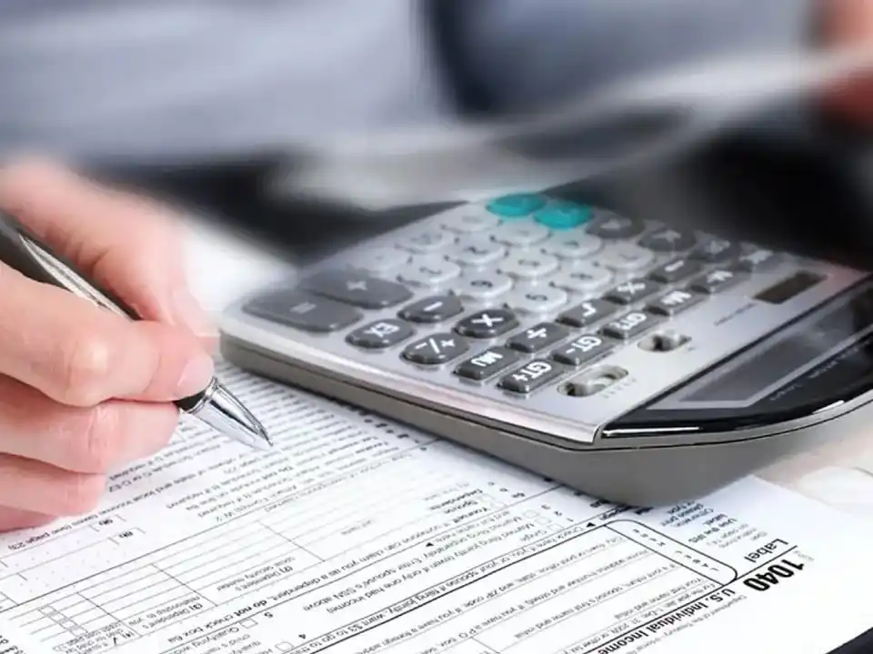 Aseguran que la presión tributaria del 2025 fue la menor en una década