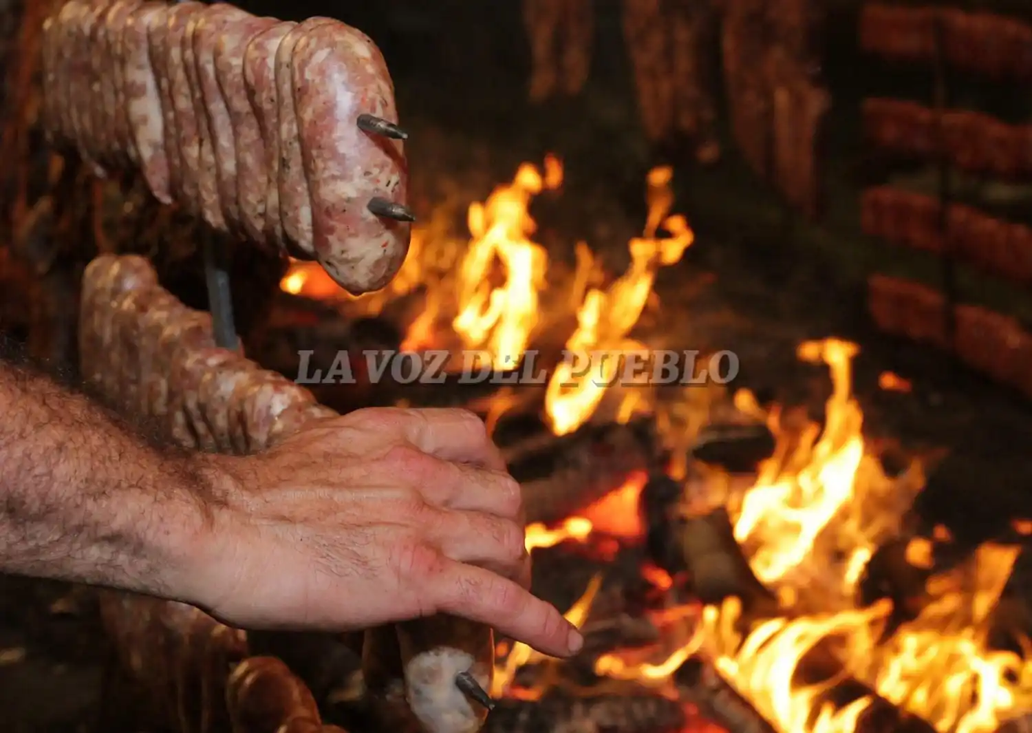 El valor del choripán en la 57a Fiesta del Trigo será de 8000 pesos. Refleja el incremento que se produjo en el rubro de la carne durante el último año