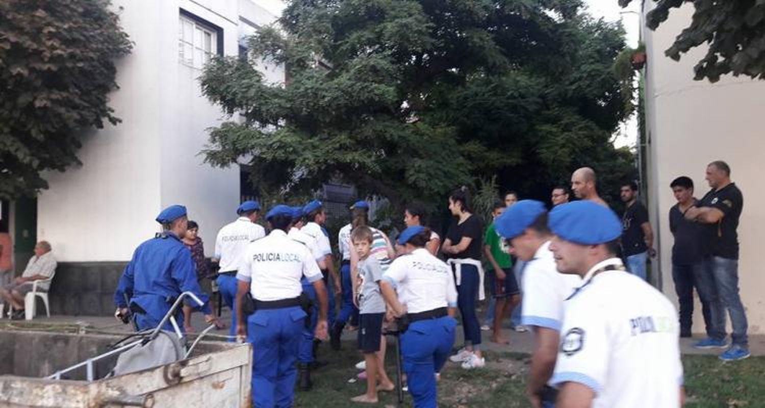 Operativos de control policial y de tránsito en 104 viviendas y Fonavi