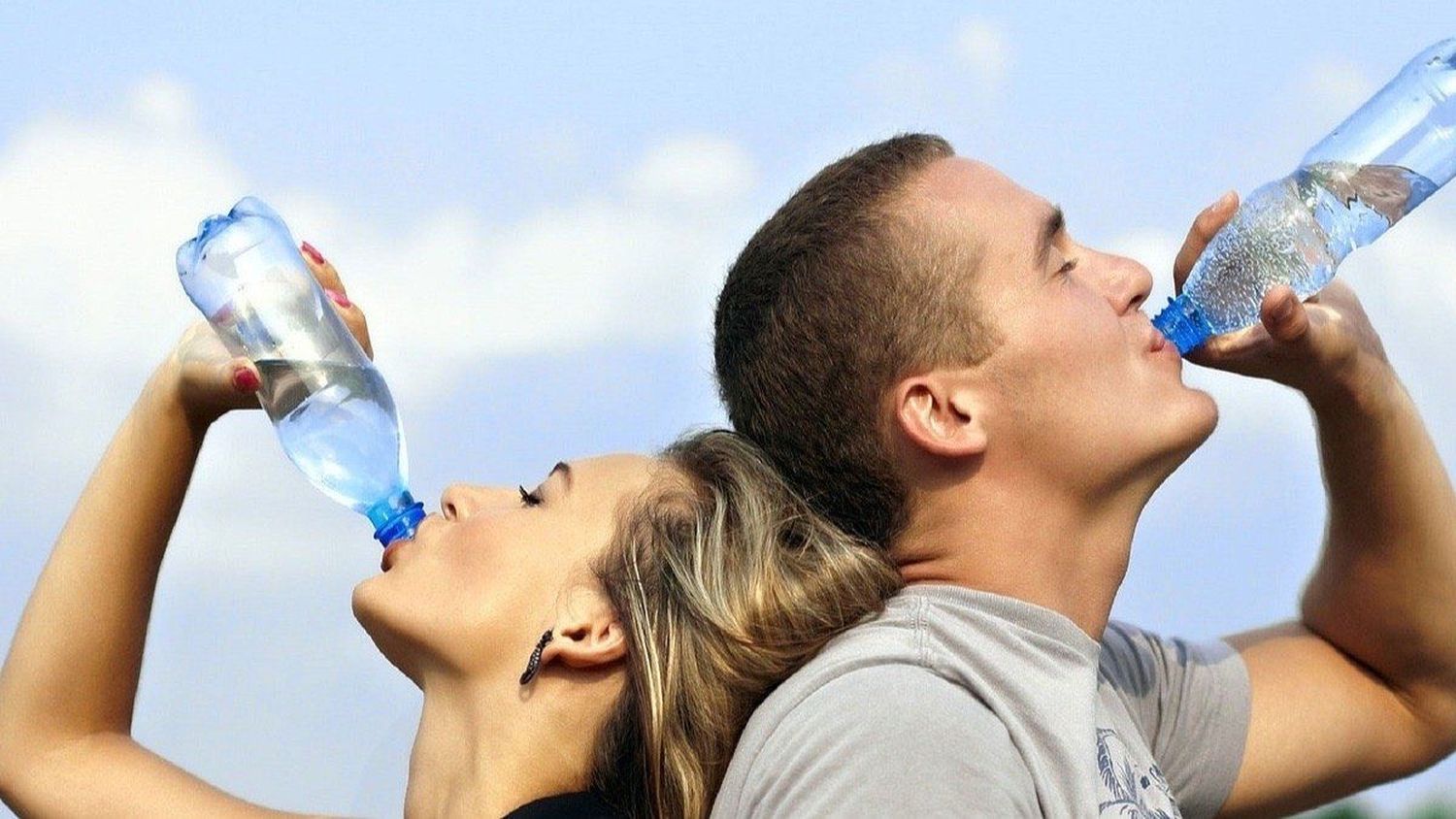 Señales que indican que debes beber más agua