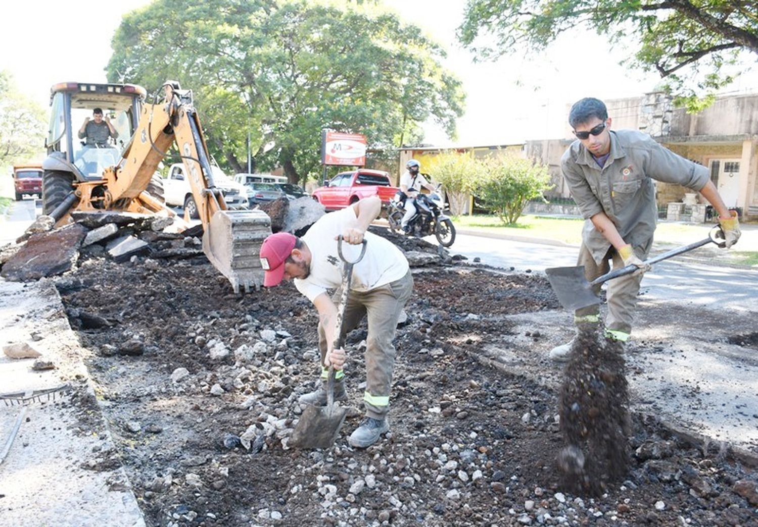  Continúan los trabajos de bacheo en distintos sectores de la ciudad