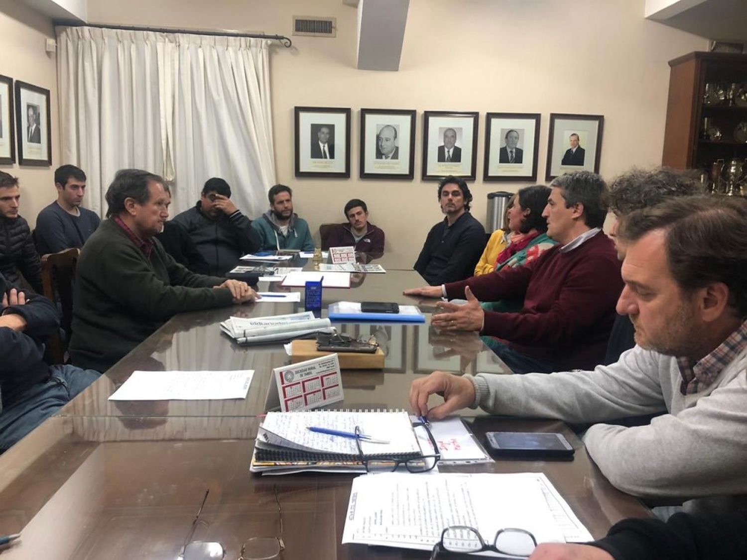 Marcos Nicolini se reunió con autoridades y miembros de la Sociedad Rural de Tandil