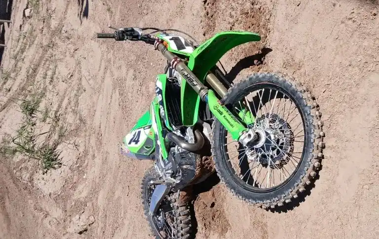 Un joven motociclista santafesino está internado grave tras un accidente en motocross