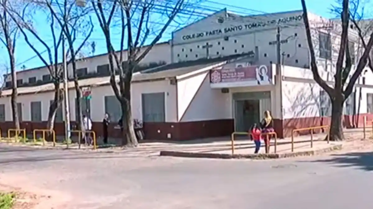 Apartan a docente rosarino que habría mostrado sus partes íntimas a dos alumnas