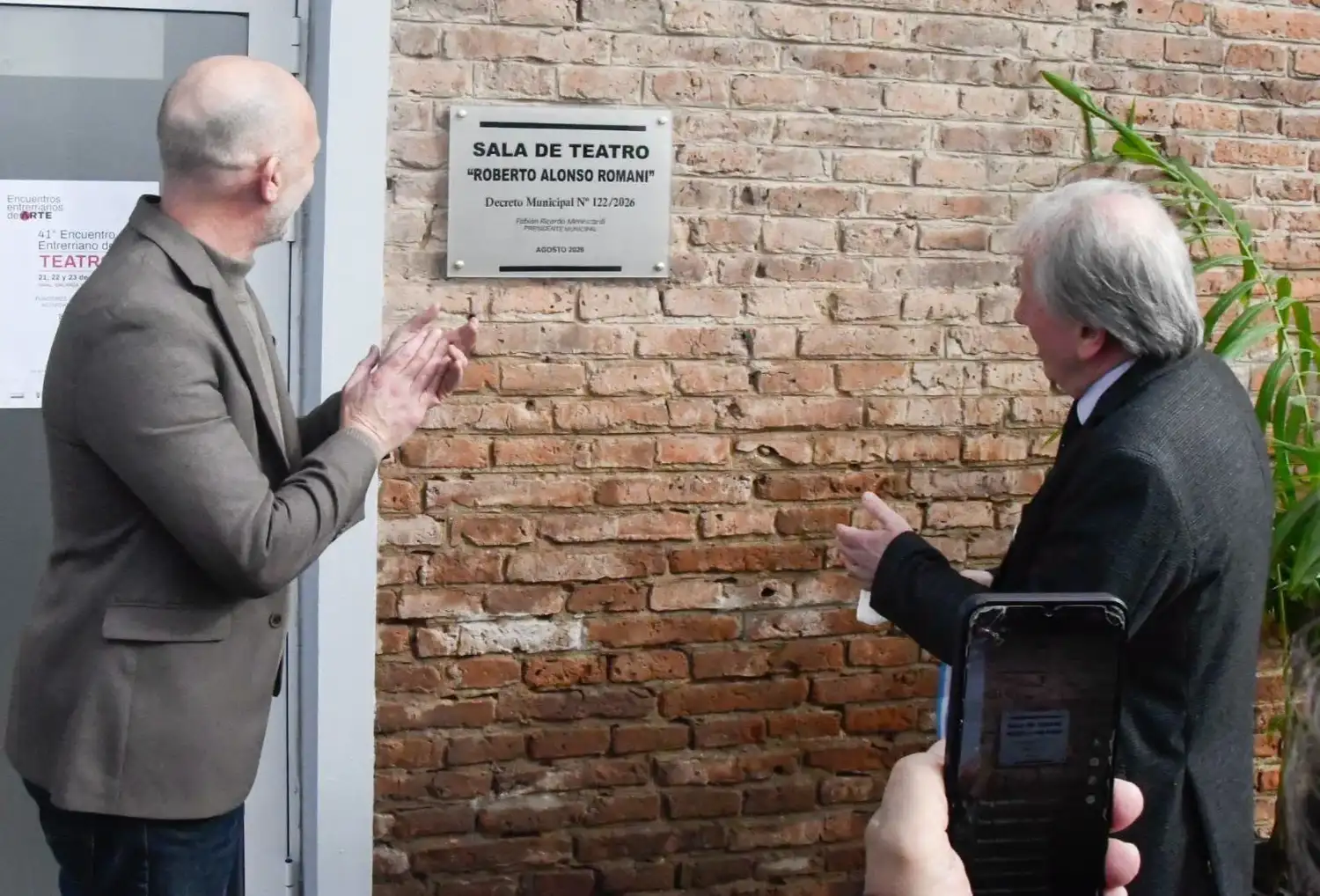 Roberto Romani recibió un emotivo reconocimiento