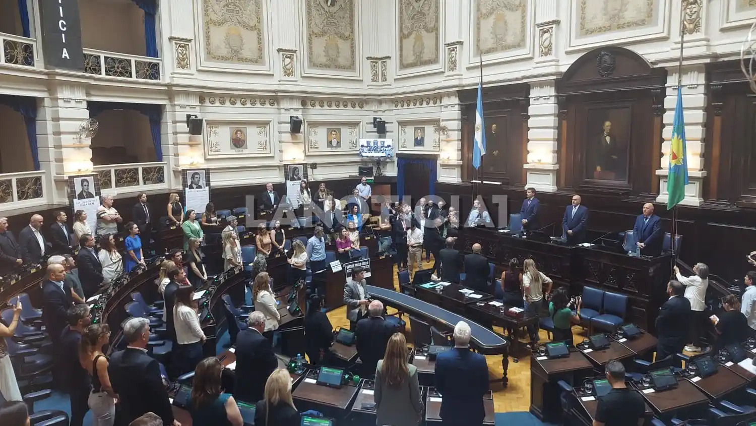 Inicio de la sesión especial por el Día de la Memoria.