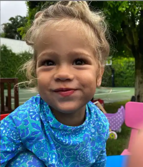 Lucy la hija melliza de Enrique y Anna. Foto: Instagram