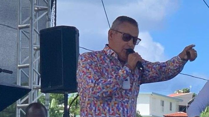 Operan a Ismael Miranda por un derrame cerebral
