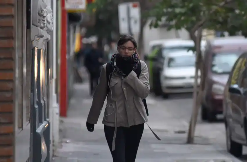 Lunes despejado con frío polar para salir con mucho abrigo por la mañana en Rosario