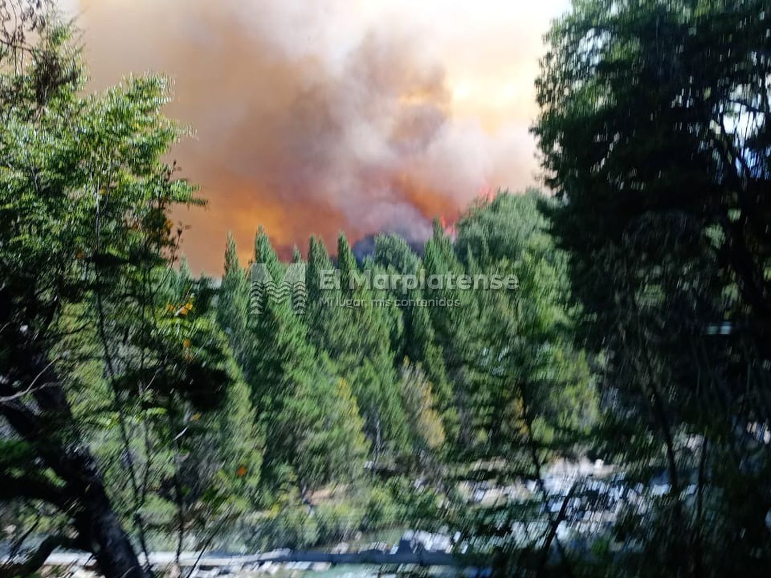 Una marplatense captó imágenes del incendio en El Bolsón