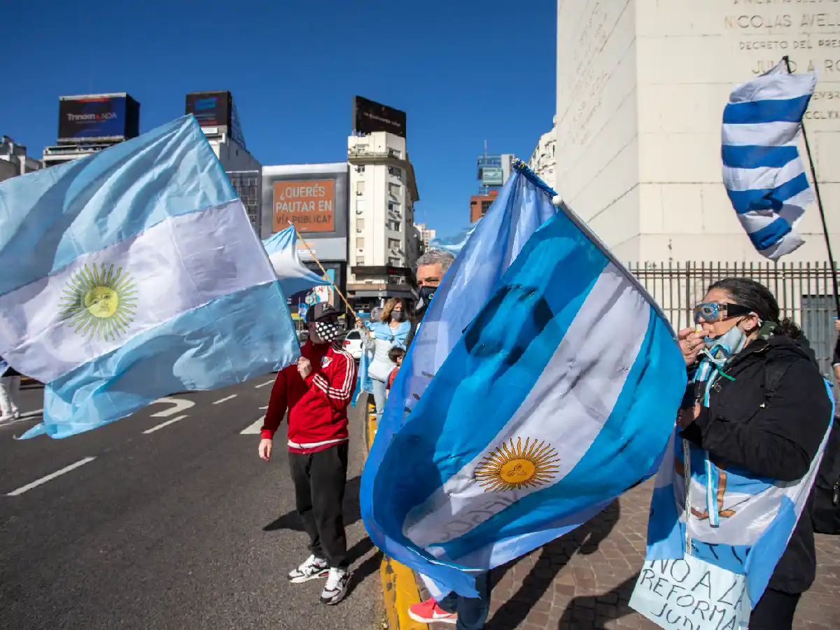 Nuevo "banderazo" contra las medidas del gobierno en distintos puntos del país