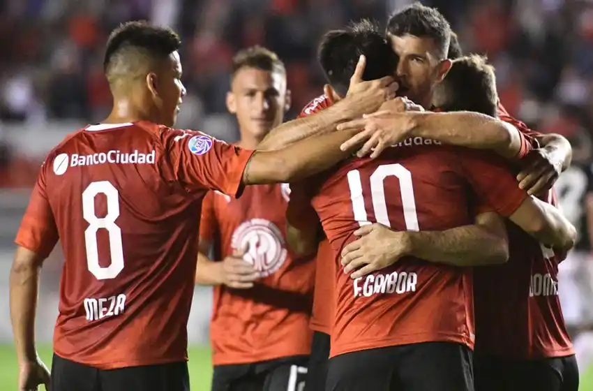 Independiente goleó a San Martín de Tucumán y se arrima a la cima