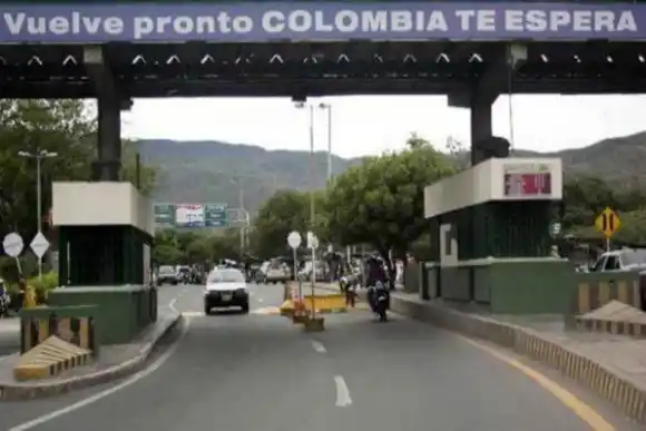 Colombia pide a Venezuela REFORZAR LA FRONTERA: PARA EVITAR EL PASO DEL ELN (Video)