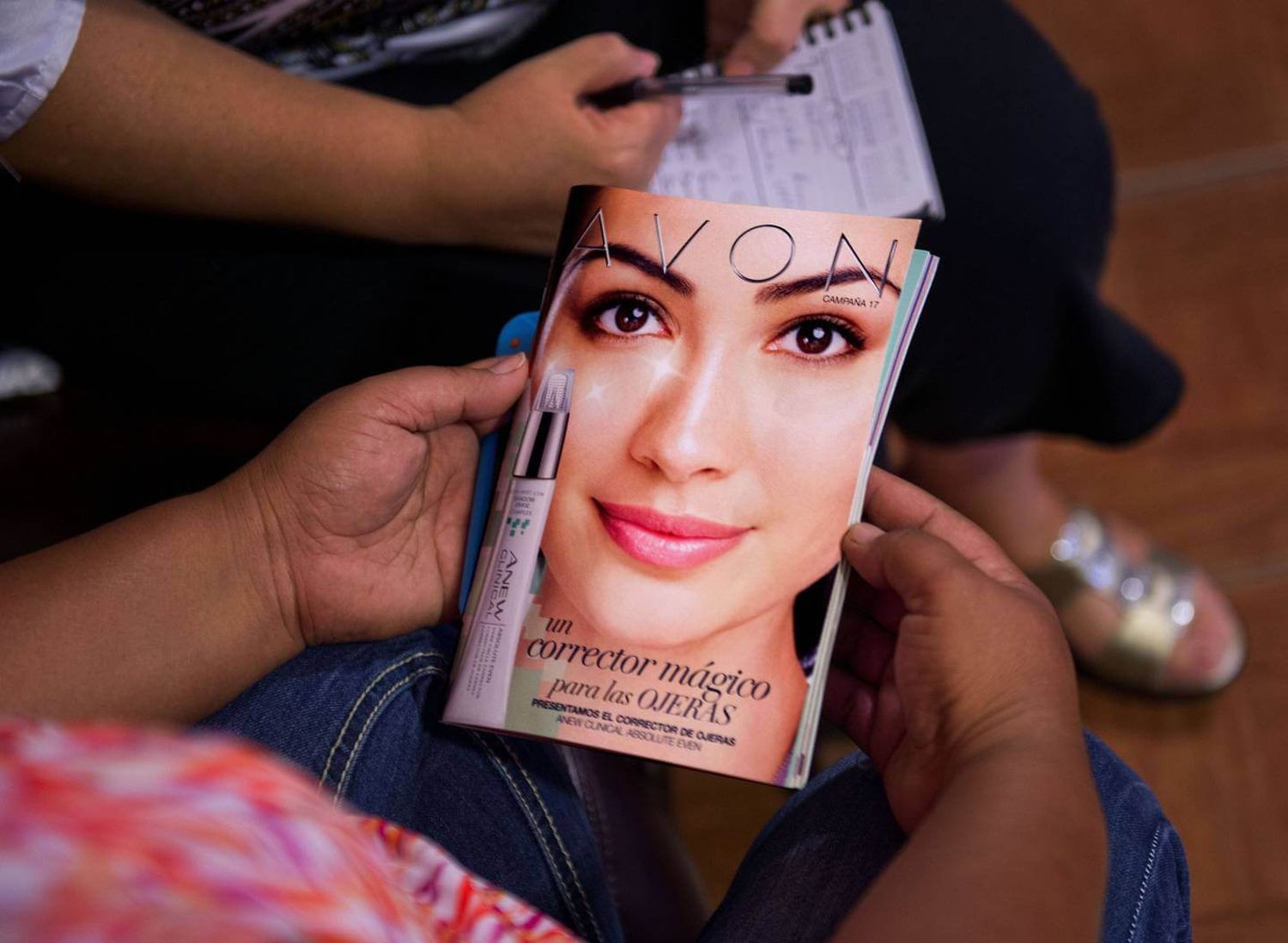 ¡LO QUE FALTABA! AVON dejará de producir y distribuir sus productos en Venezuela (+Comunicado)
