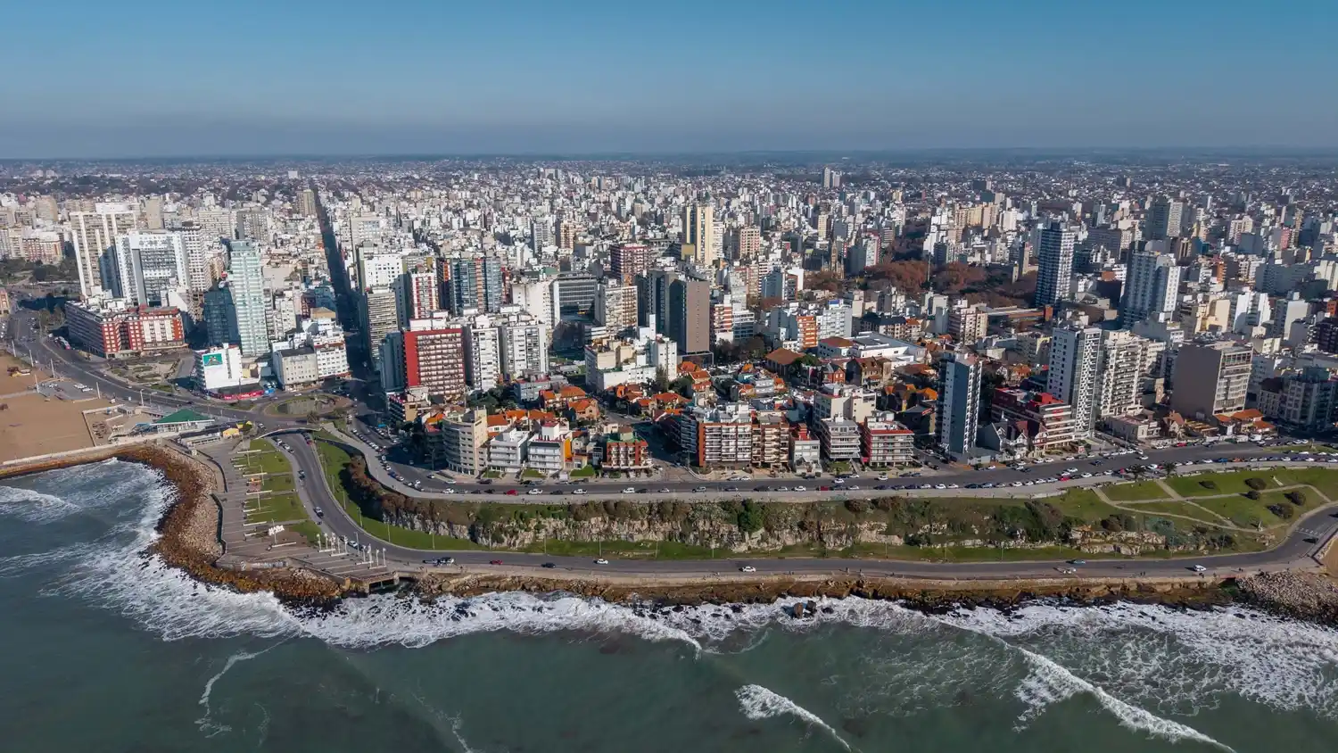 También resaltó que "se mezcla la ciudad de los locales con la de los turistas, y eso vuelve aún más compleja su planificación”.