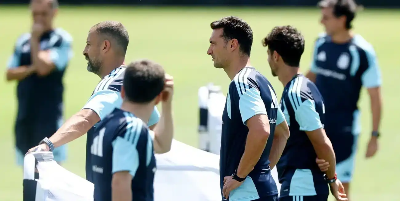 Scaloni, en el último ensayo antes de viajar a Miami.