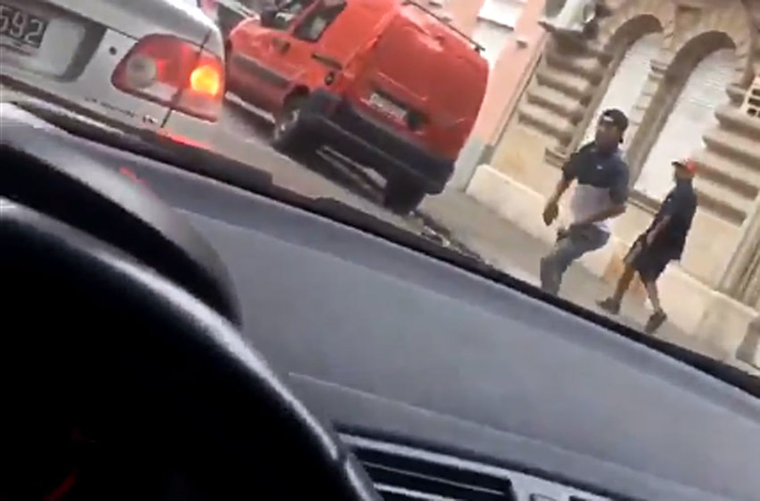 Cuidacoches protagonizaron dos peleas en la zona de Tribunales