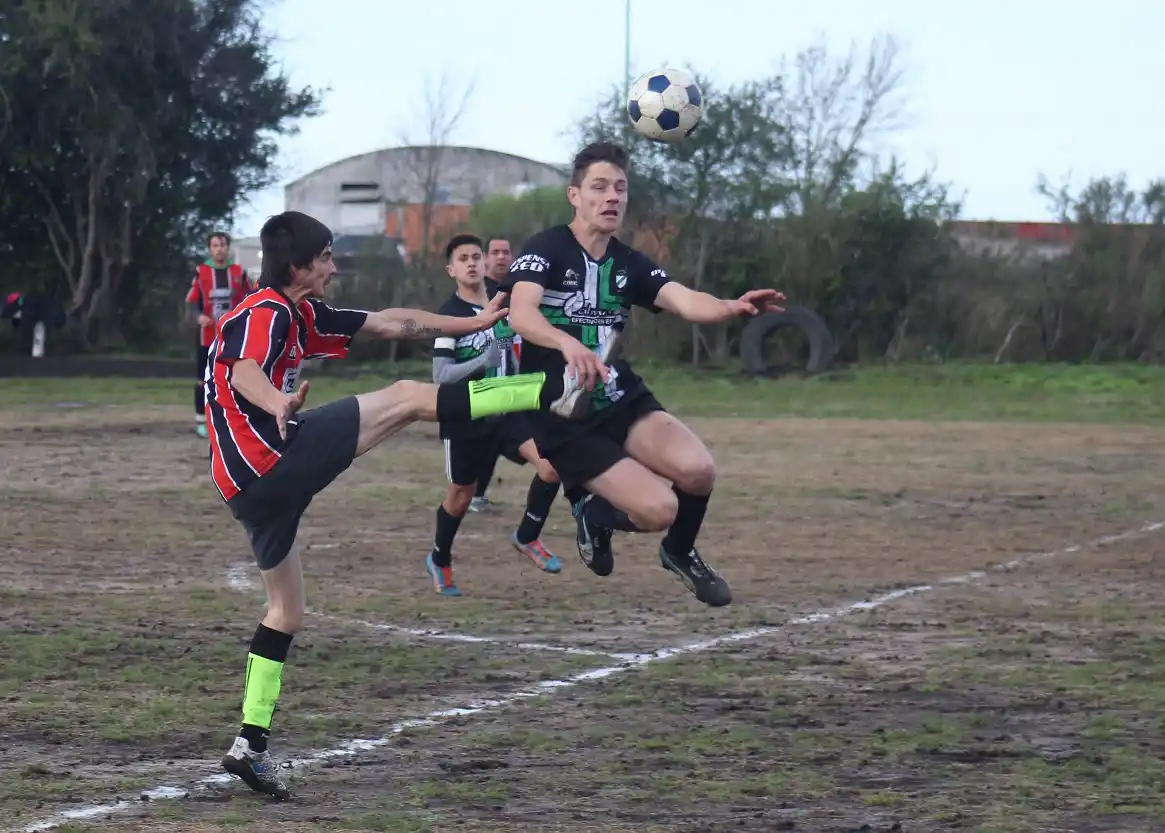 Juventud Urdinarrain sigue ganando y conserva la punta en la Primera A