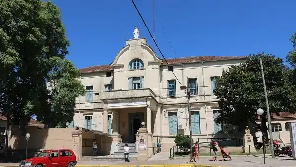 Choque entre un auto y una moto en Ibicuy: los trasladaron de urgencia a Gualeguaychú