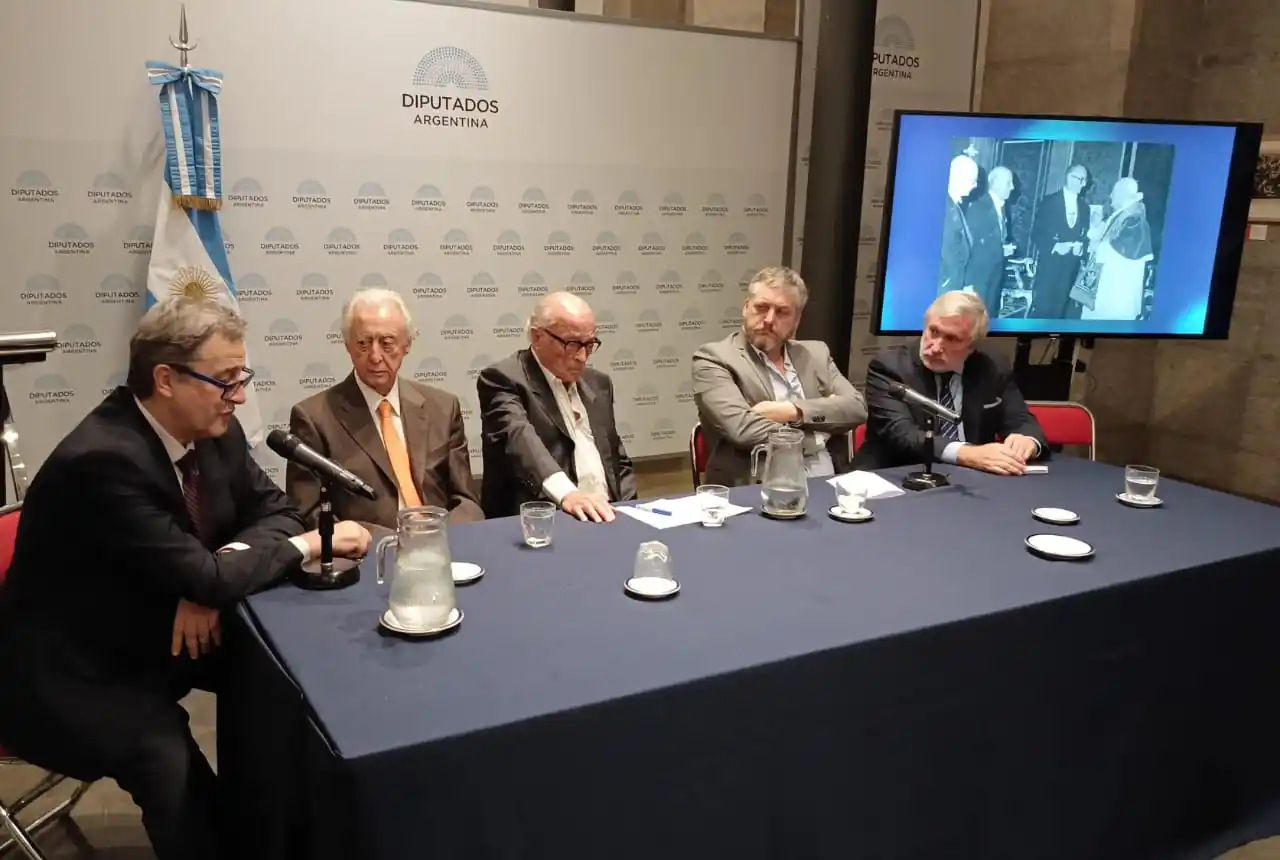 Homenajearon a Arturo Frondizi en la Cámara de Diputados