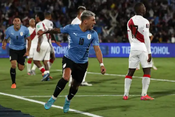 De Arrascaeta festeja el gol que definió el partido.