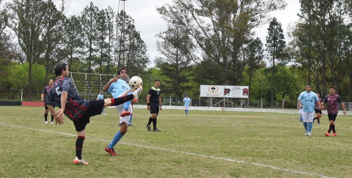 Central, Juventud, Sarmiento y Sud América, a semifinales en Veteranos