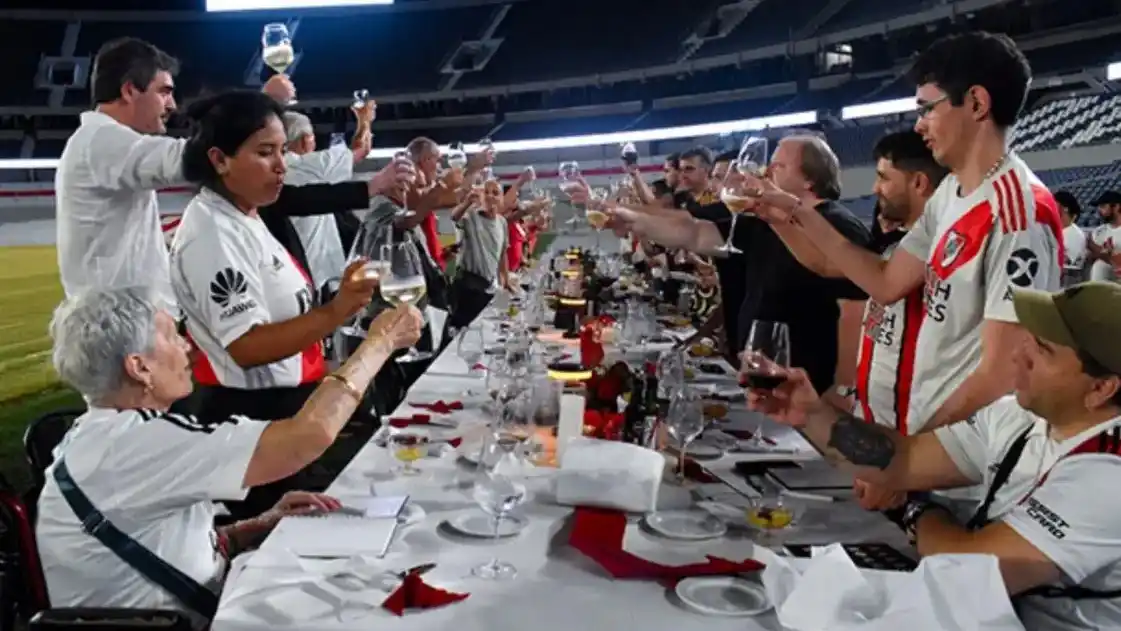 Fin de Año en el Monumental: conmovedor gesto de River con socios que pasan las fiestas en soledad