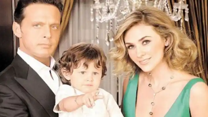 La ex de Luis Miguel reveló que la madre del cantante está muerta